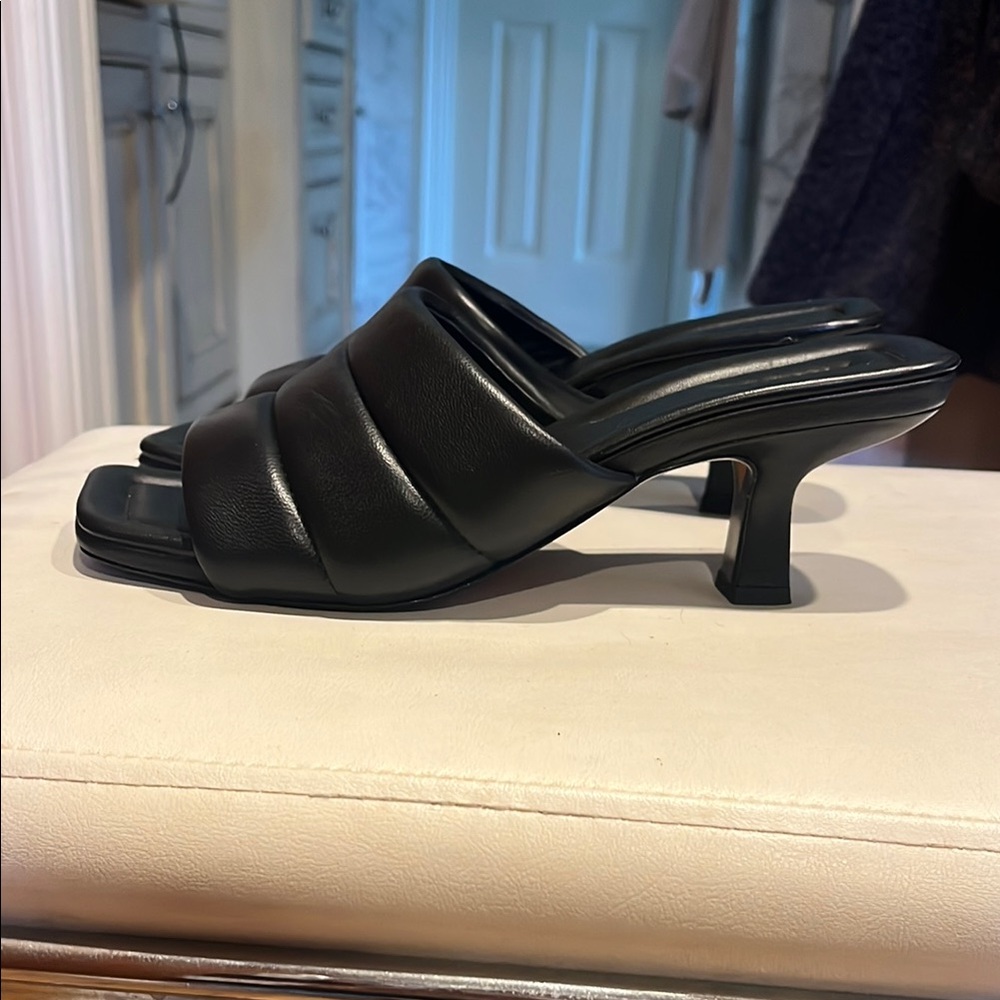 Elegant Black Women's Heeled Mules Vince 8.5